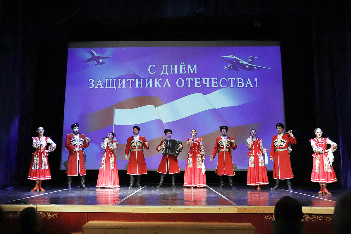 Защитникам Отечества