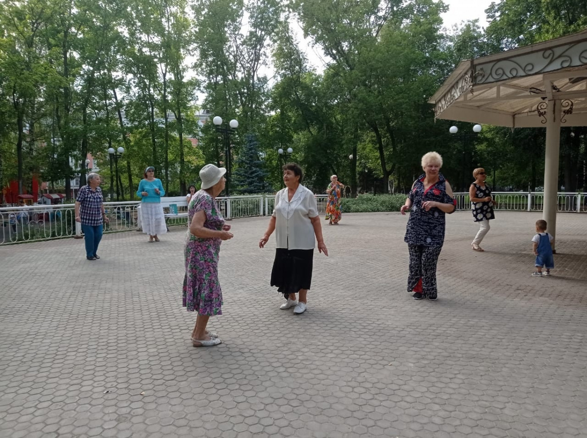 Танец кружит нас