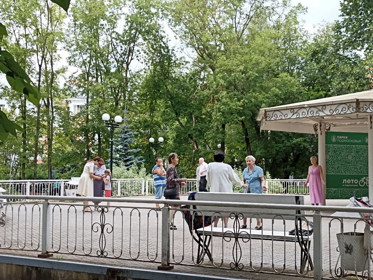 Танцевальный вечер в парке