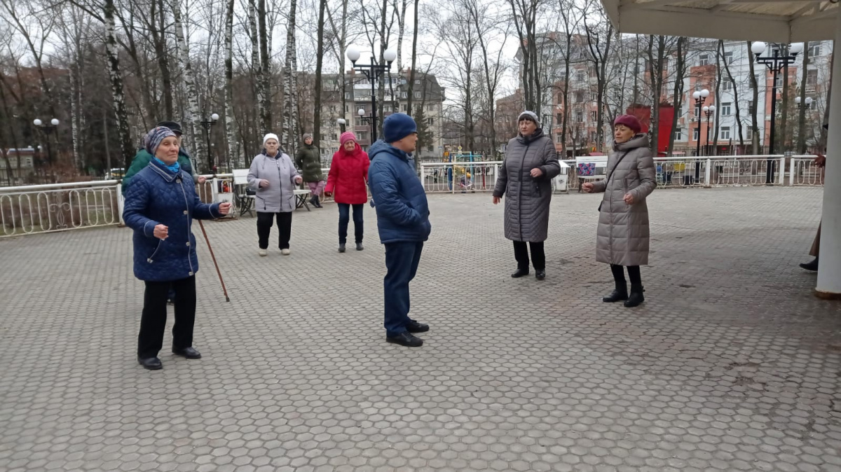 Танцуют все!