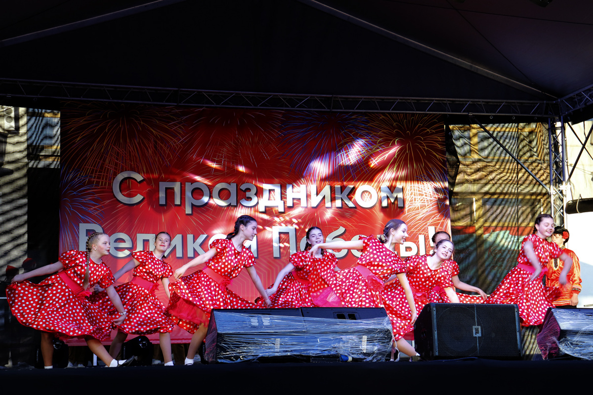 Цветущий май